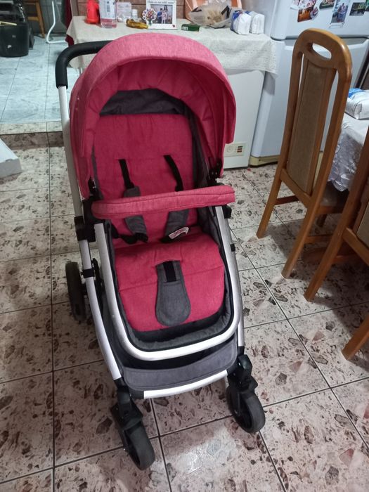 Vând cărucior 3 în 1