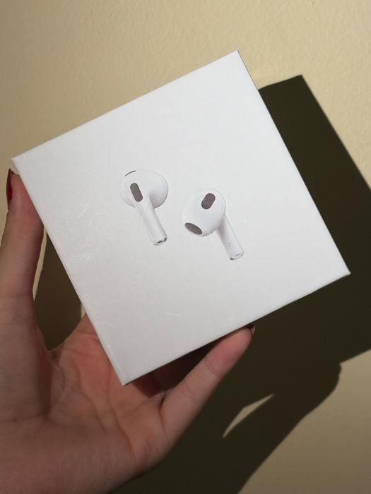 Продам Airpods 3