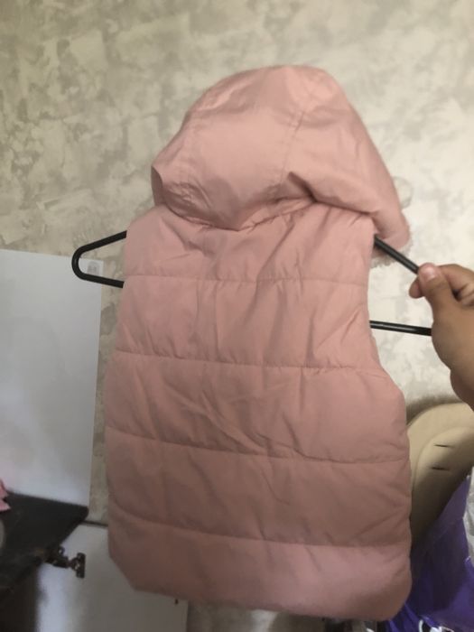 Продам безрукавку для девочки
