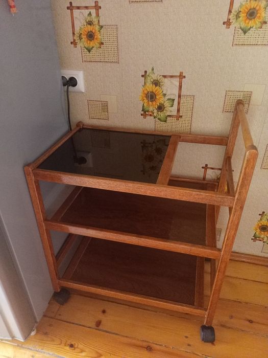 Столик сервировачный на колесиках