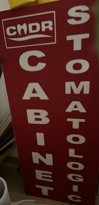 Firma luminoasa cabinet stomatologic