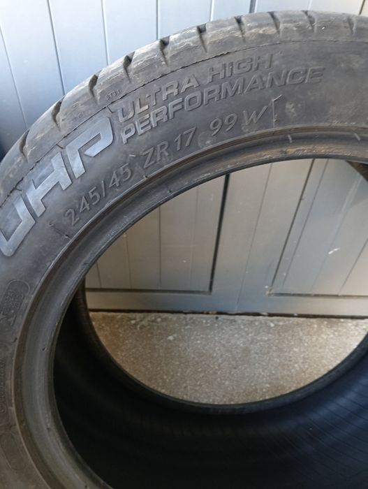 Tigar UHP 245/45 R17 99W XL – DOT 1322 (2022)