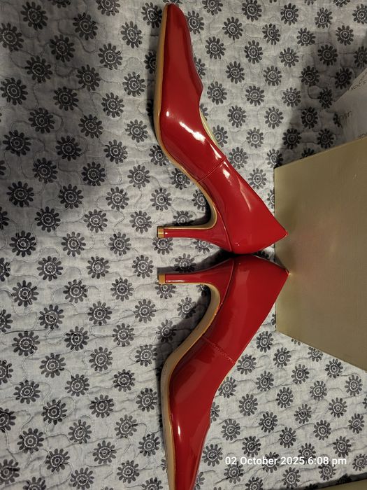 Pantofi cu toc, roșii, de lac