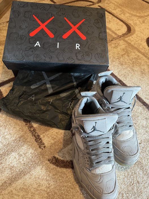 Jordan 4 Retro "Kaws"