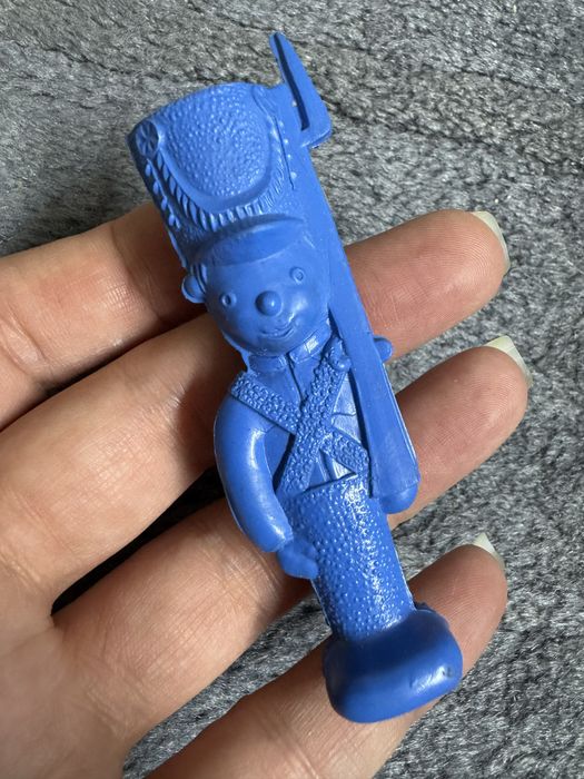 Игрушки  разные реденькие