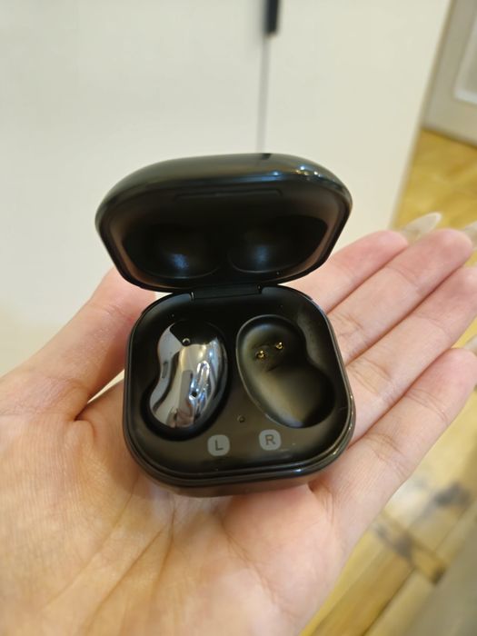 Galaxy buds live