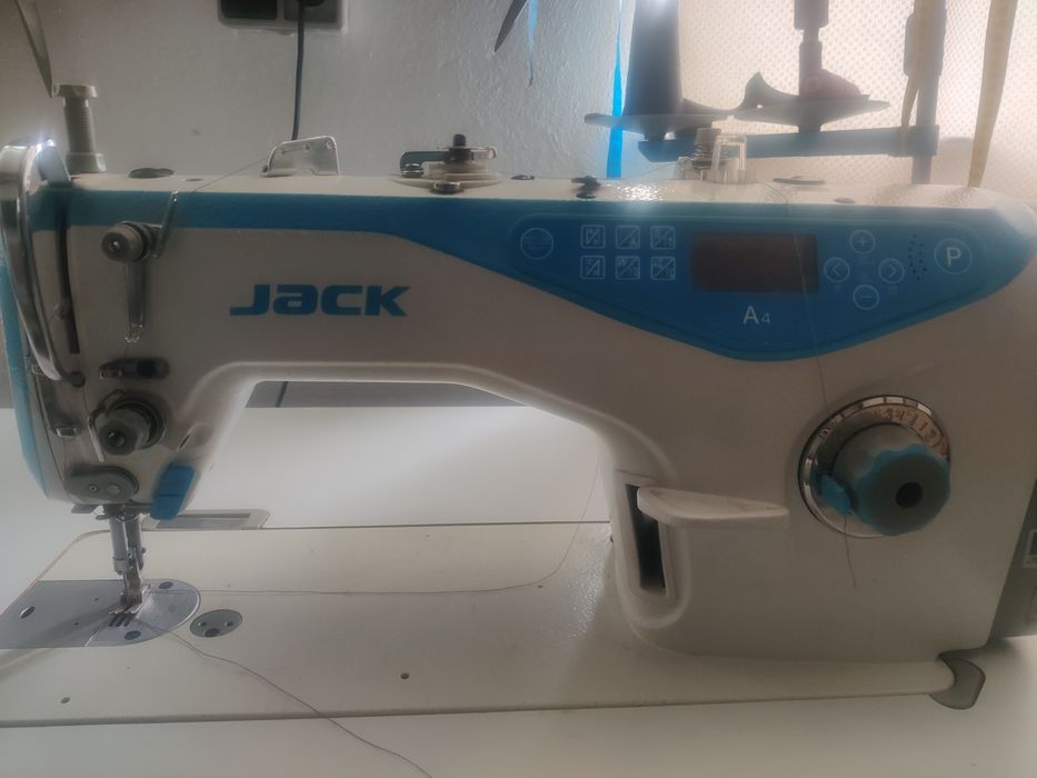 Vand mașina de cusut Jack
