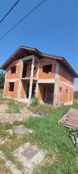 Casa la rosu Cartier Lotus Sanmartin