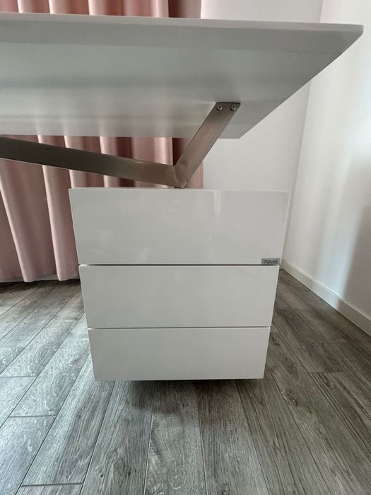 Бюро за детска стая