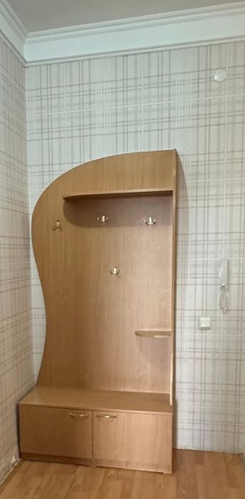 Прихожую б/у продам