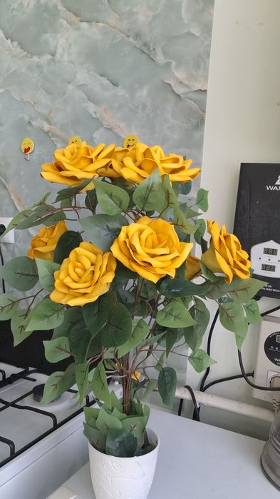 Искусственные цветы, ручная работа.