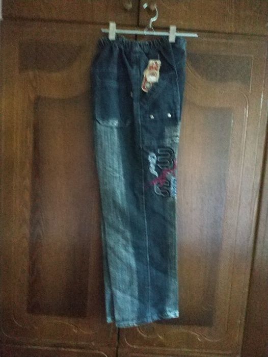 Срочно! Продаются фирменные джинсовые брюки для мальчиков