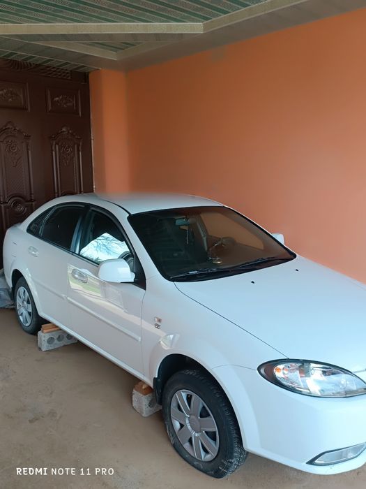 Gentra 2024 deyarli minilmagan uyda turgan moshina