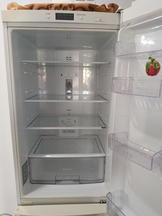 Продам Холодильник LG