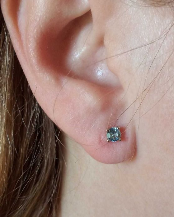 Златни обеци с естествени топази