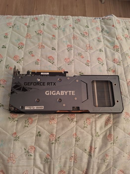 Продам Gigabyte RTX 3050 8gb