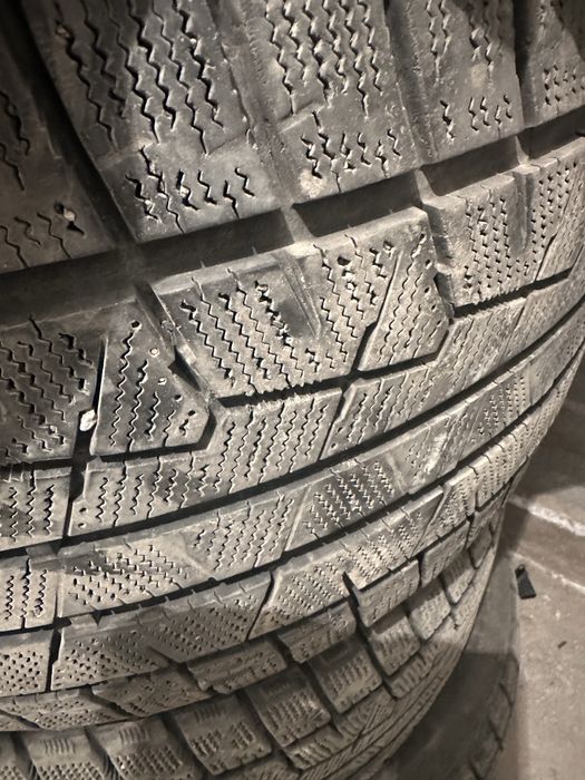 Продам шины на BMW X 5-6