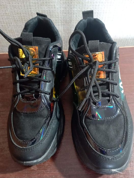 Кроссовки молодежка