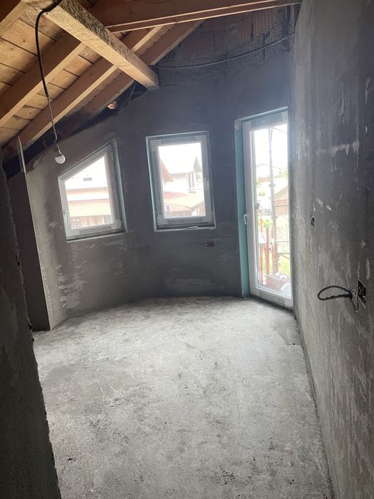 Tencuiala mecanizata var-ciment