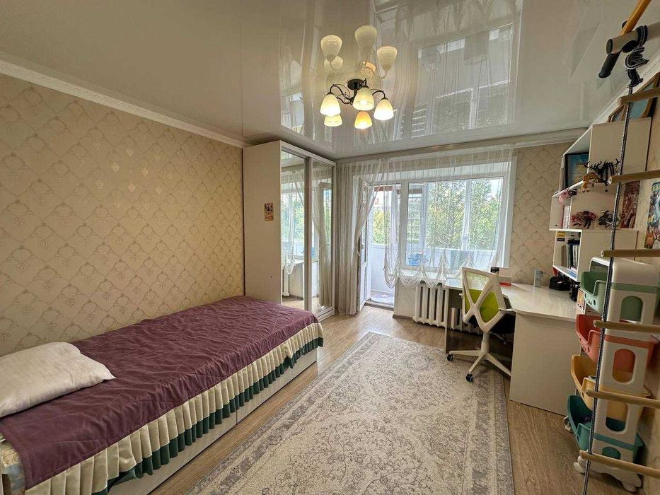 Продам 4-х комнатную картиру в районе бородинского магазина