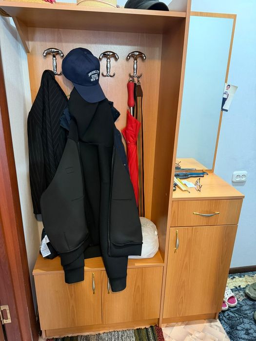 Продам прихожую маленькую