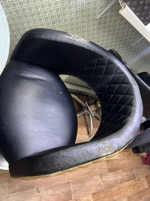 Салон красоты 2штук  орындық сатылады