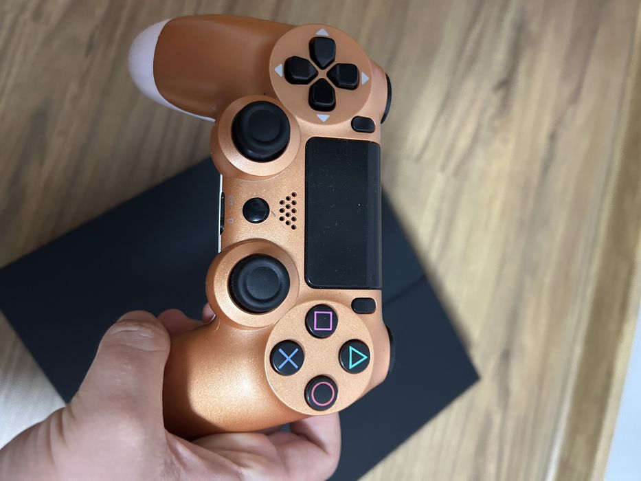 Vand ps4 500gb cu o maneta