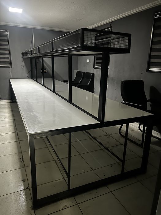 Stol sotiladi 5x5, uzunligi 4.5 metr, wundan 2 ta bir xil bor