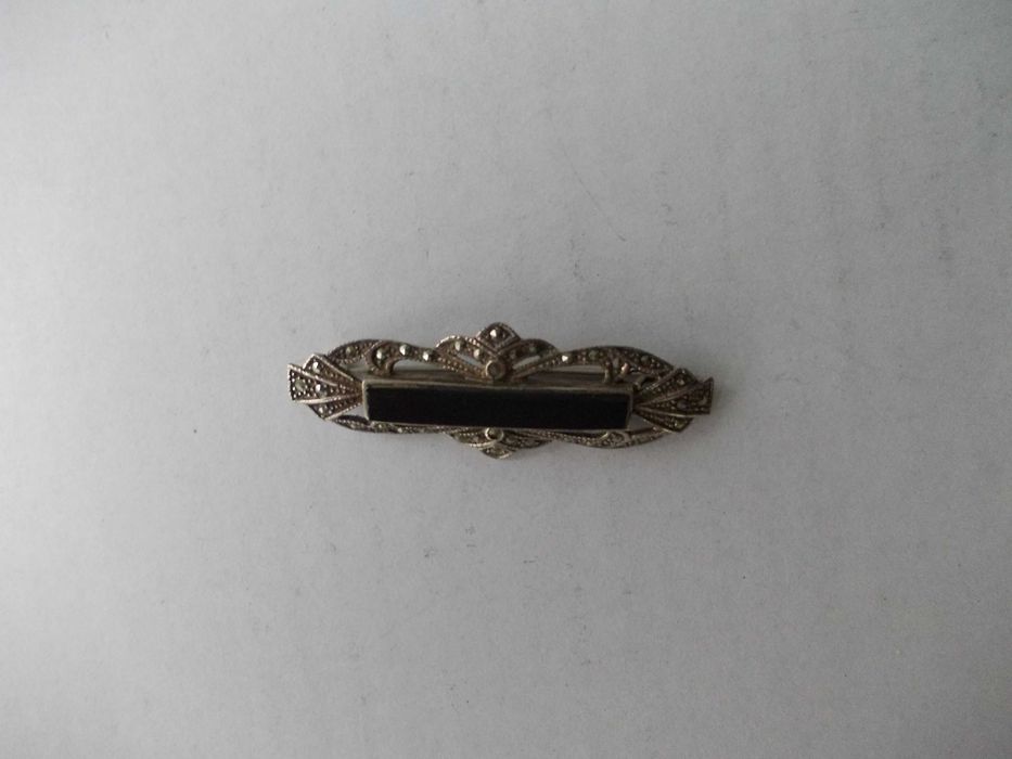 Brosa veche din argint cu onyx si markasite 2