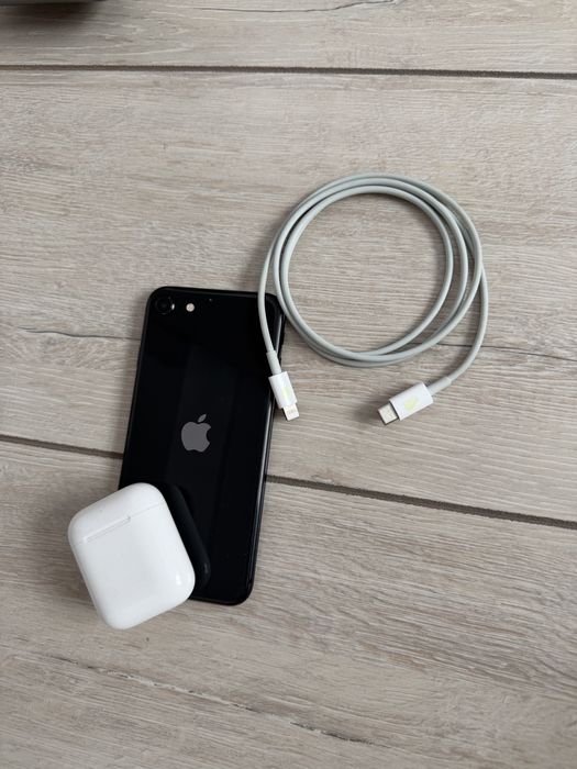 Продам iphone se 2020