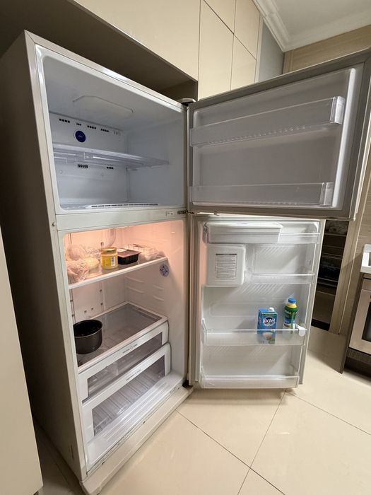 Холодильник LG большой