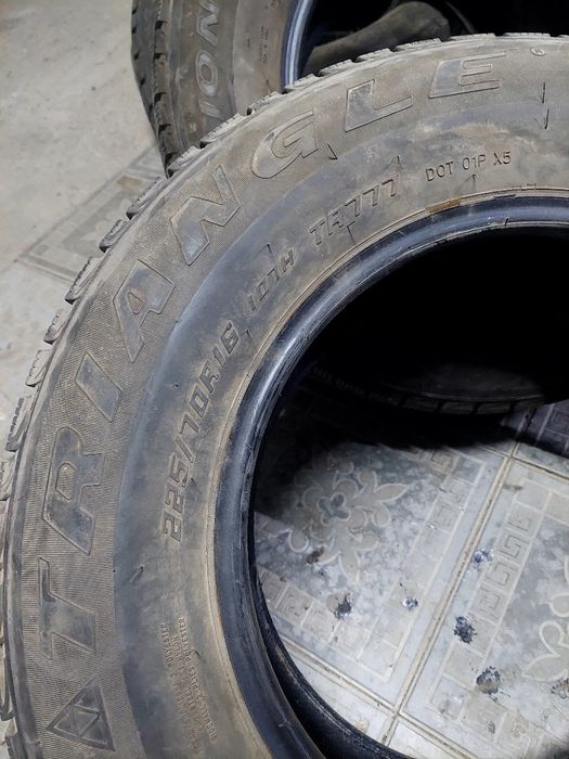 Продам резину зимнию 225 70 R16