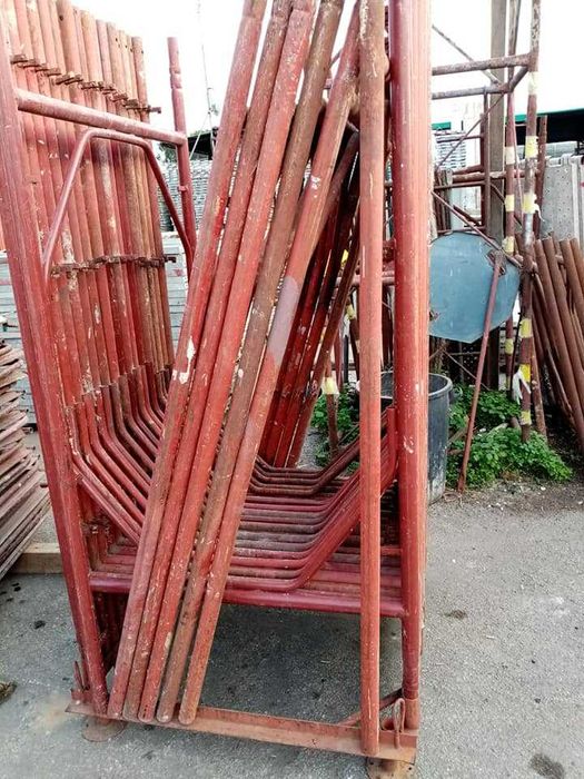 Продавам оригинално бързо сглобяемо италианско рамково скеле