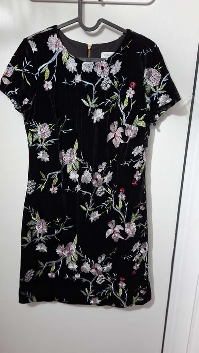 Calvin Klein черна мини рокля с флорална бродерия – размер EU 34