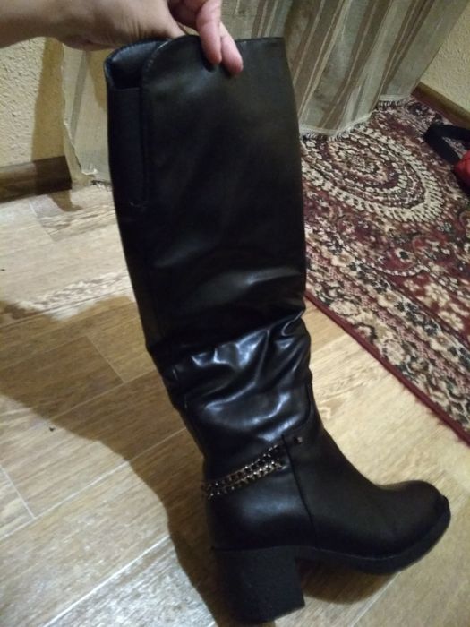 Женские сапоги с высоким голенищем