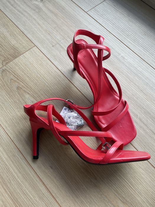 Sandale rosii Bershka