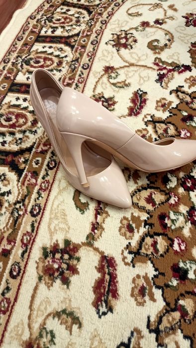 Продам лакированные туфли