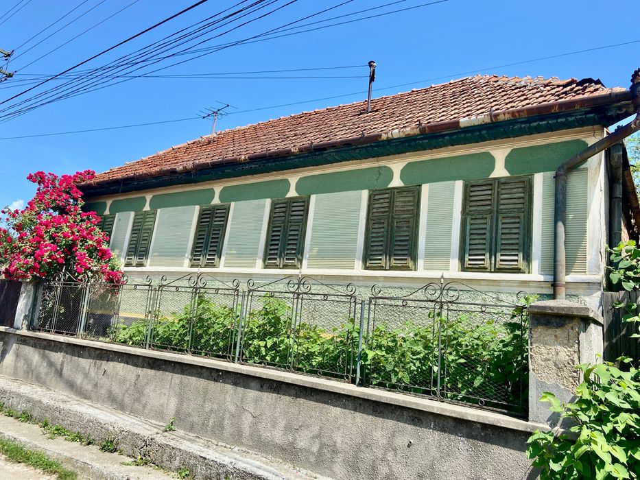 Vând casă la țară