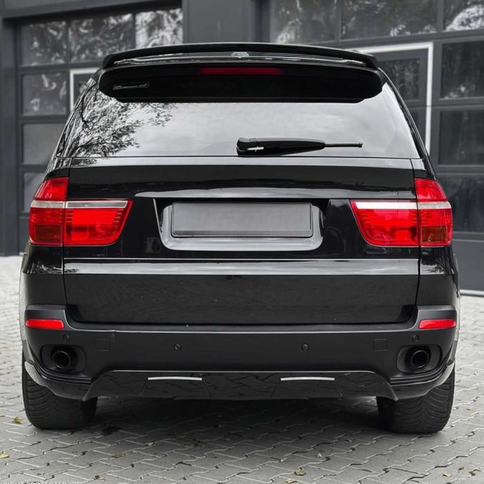 Спойлер за багажник BMW X5 E70 (2007–2013) – Черен гланц Sport Style
