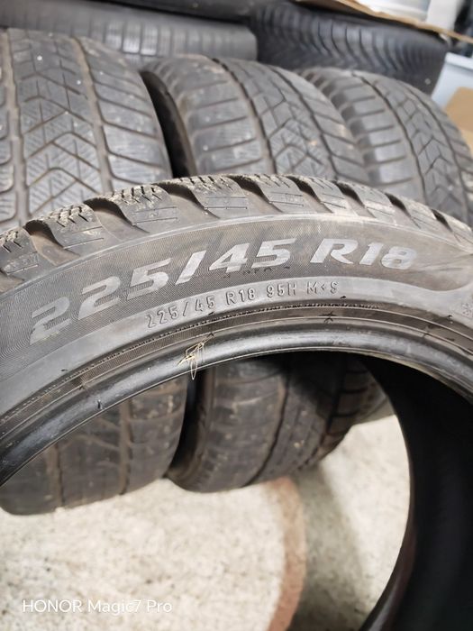 4xCauciucuri de iarnă 225 45r18 95H Pirelli iarna