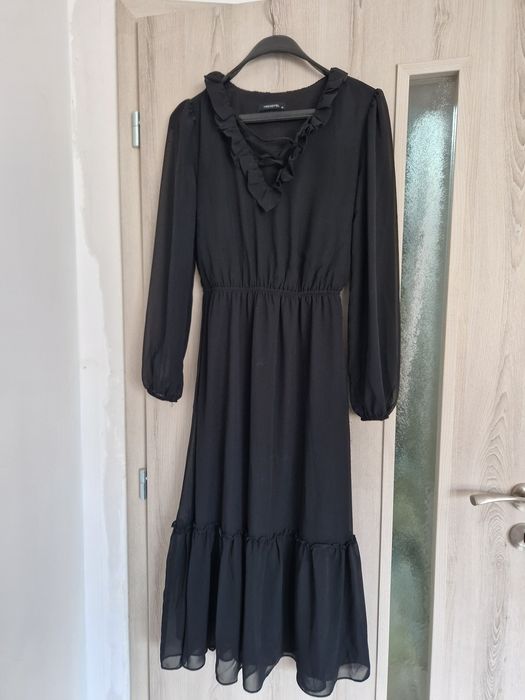 Черна дълга рокля