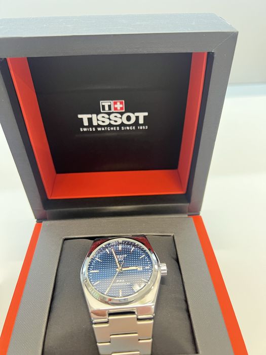 Часовник Tissot.