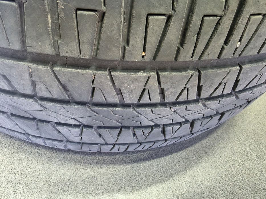 Продам пару шин 235/50/19