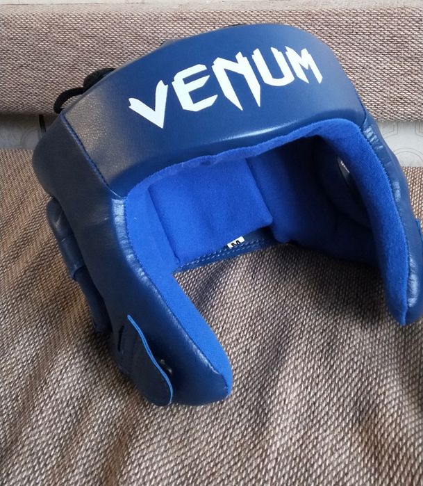 Продам шлем, щитки, кимоно