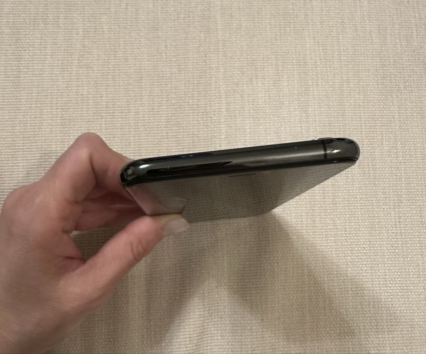 iPhone Xs Max изключително запазен