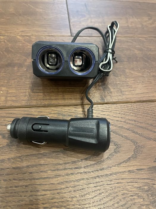 Зарядно с две гнезда 12/24V