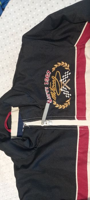 Предлагам марково спортно яке