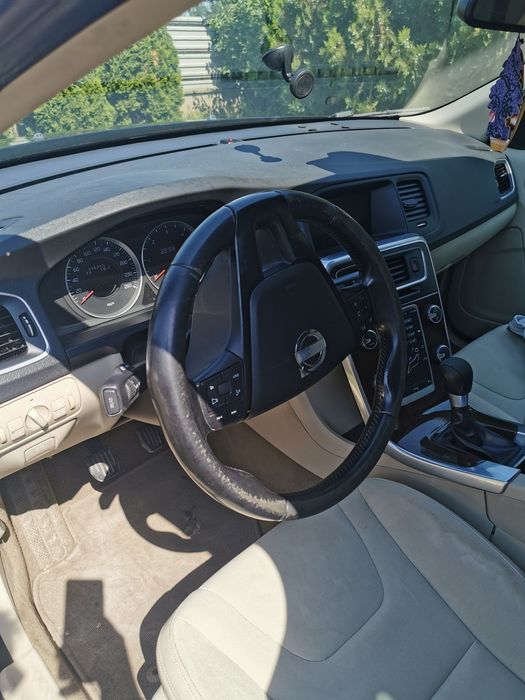 Vând Volvo v60 euro5