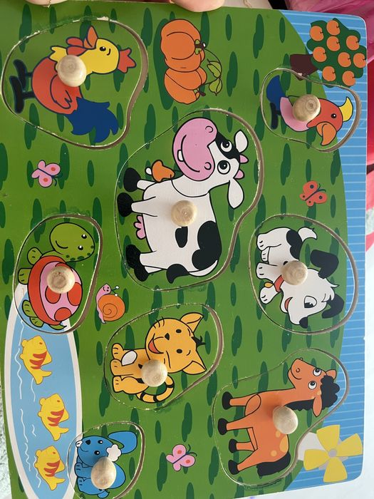 Puzzle din lemn cu animalute si fructe