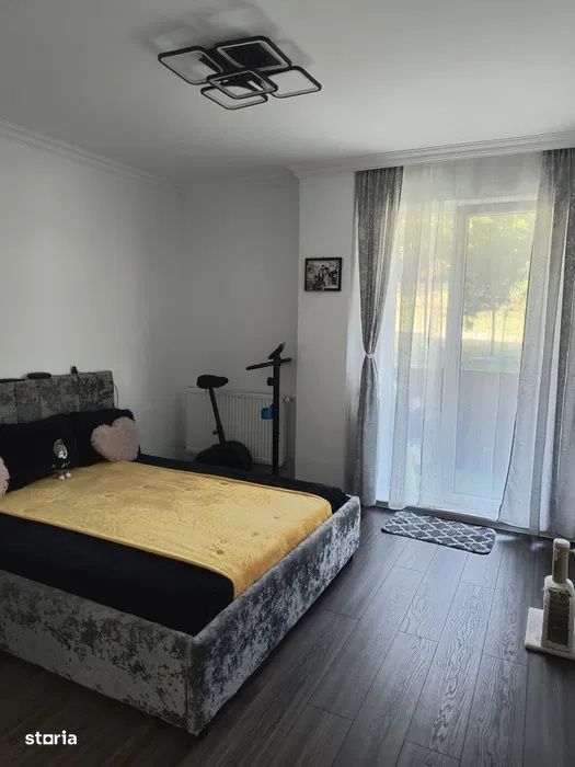 Apartament cu 3 camere, 71 mp, balcon, zona Teilor